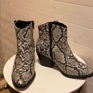 Women’s Sugar snake skin pattern boots